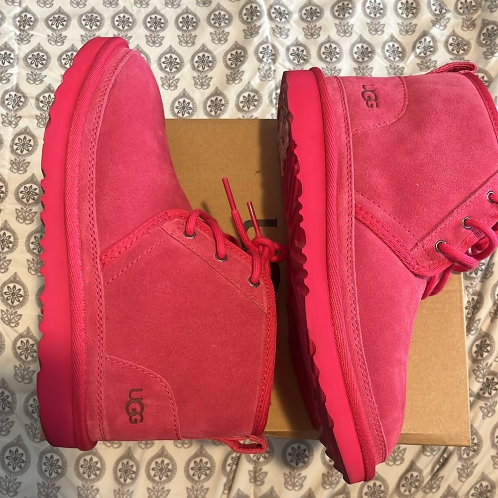 Pink uggs - Picture 5 of 6